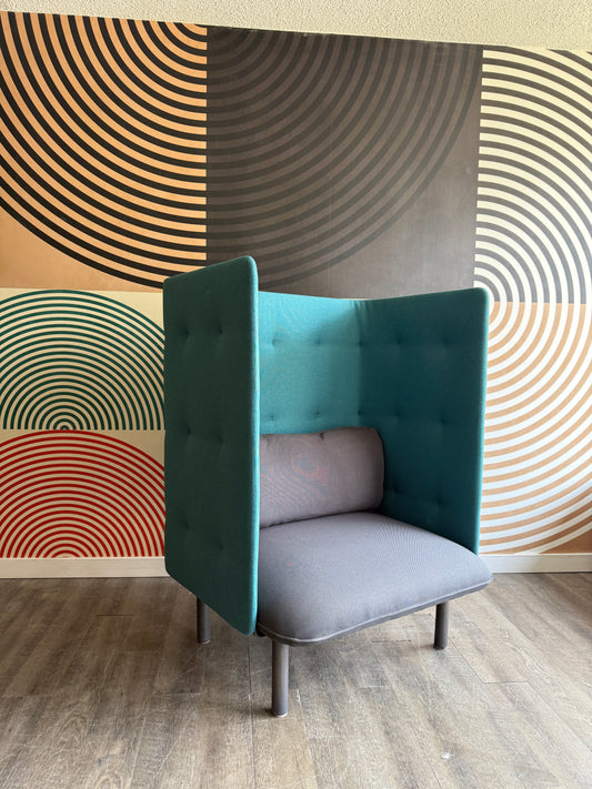 QT Privacy Chair by Poppin