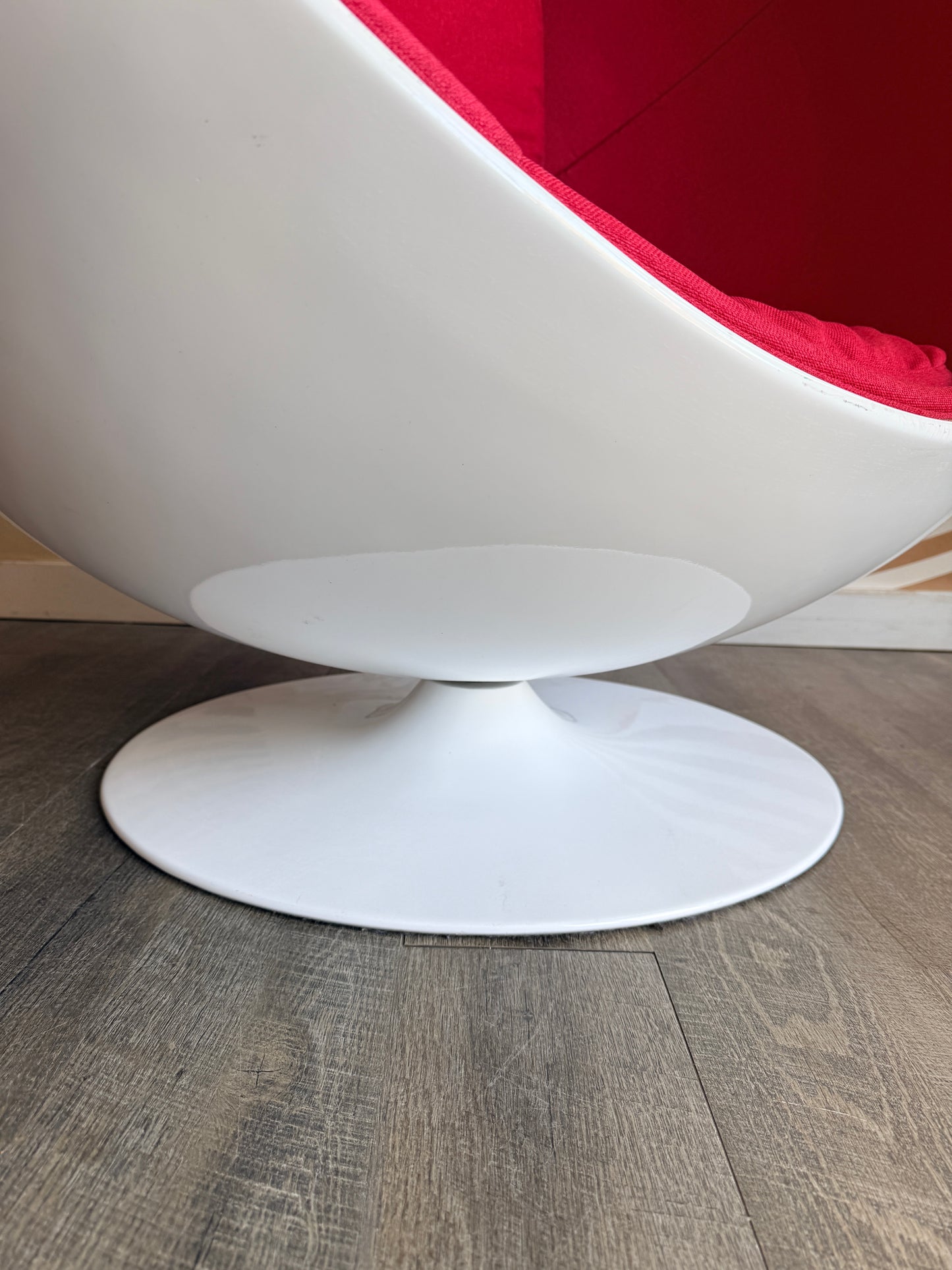 Ball Chair (Replica)