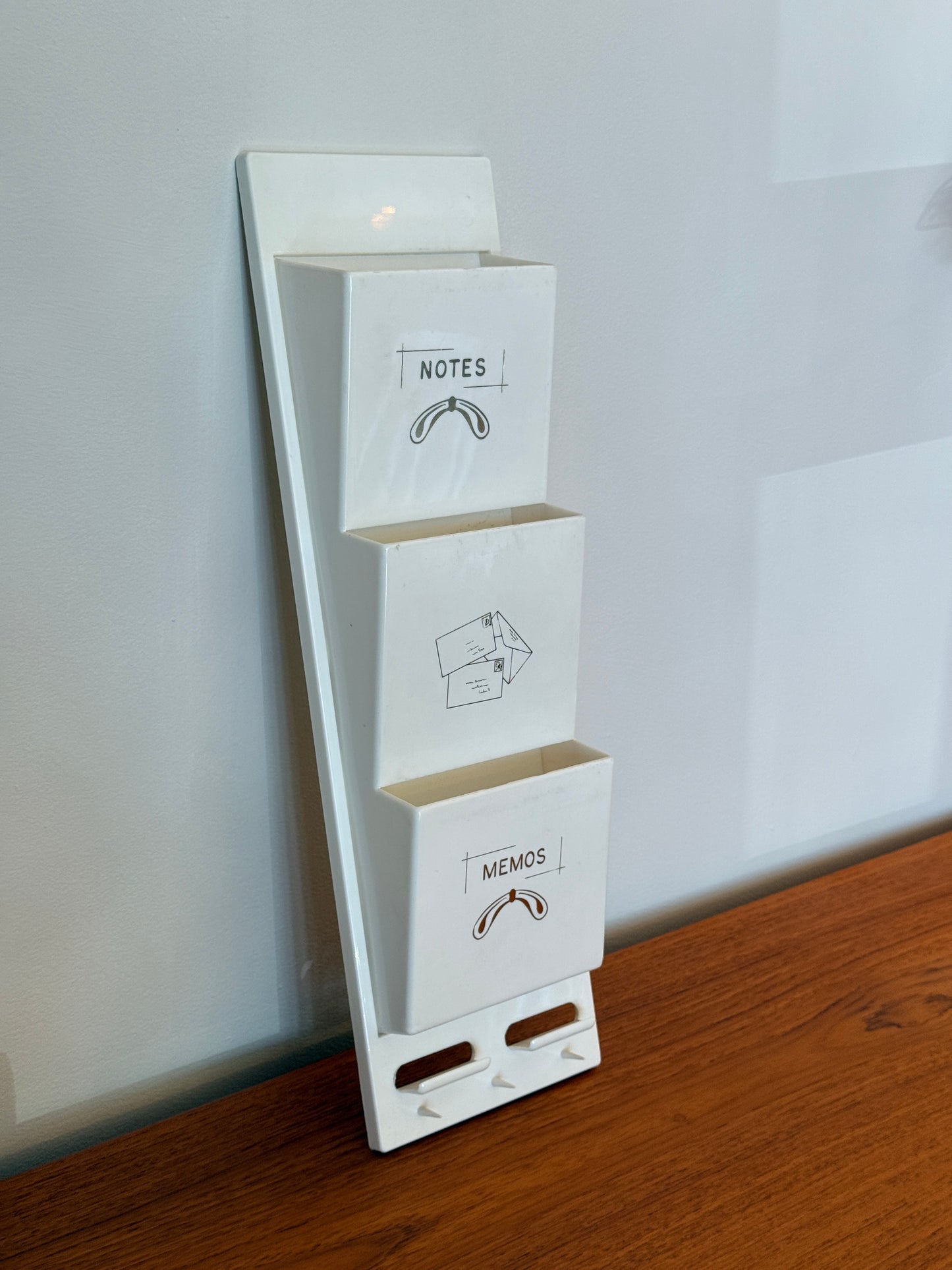 Vintage White Wall Hanging Mail, Memo and Note Holder (Plastic)