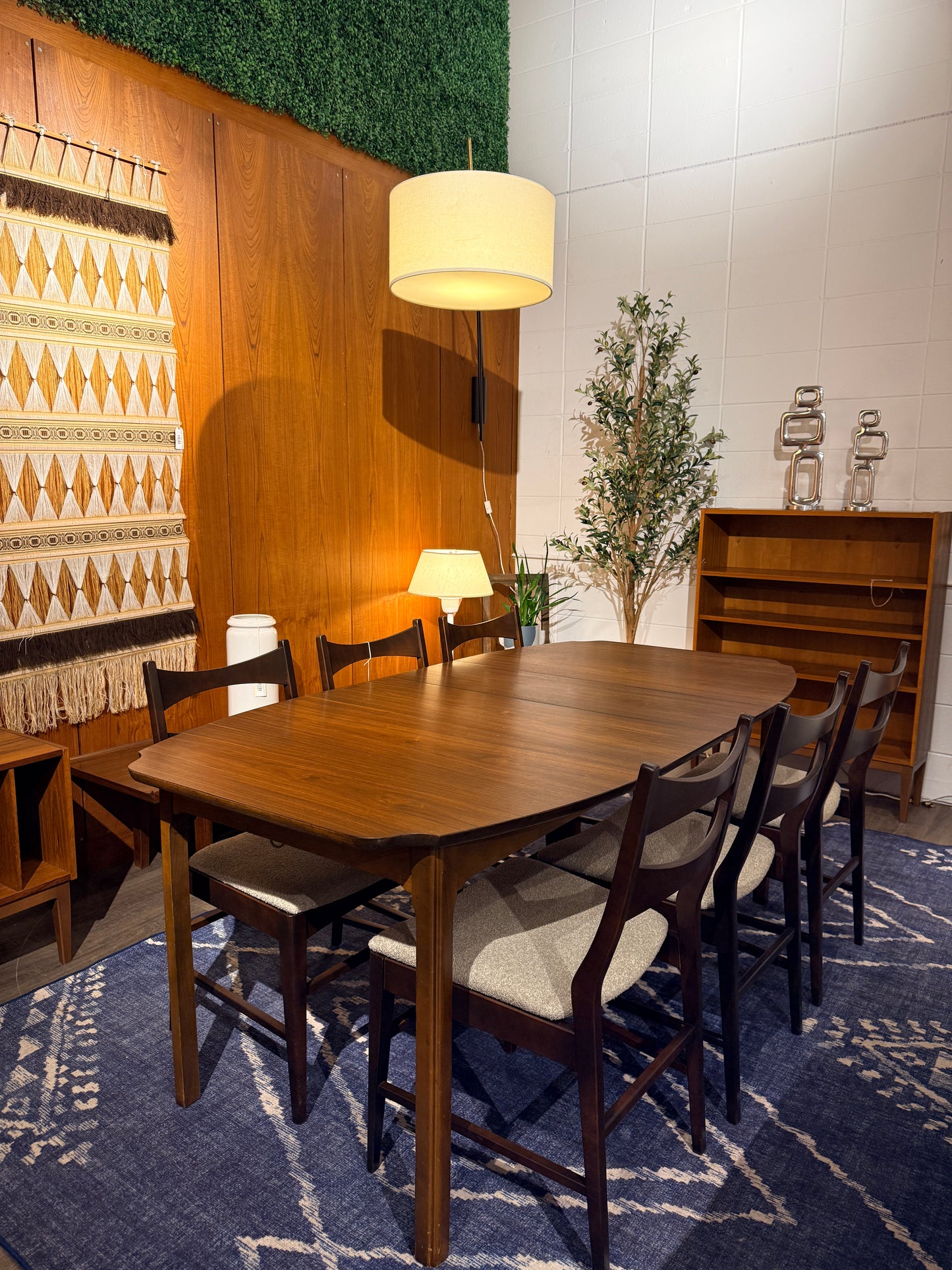 Vintage Walnut Dining Table with 2 Leaves