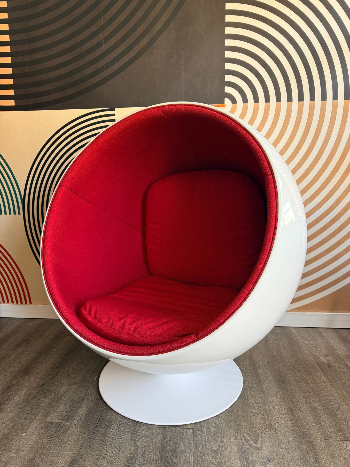 Ball Chair (Replica)