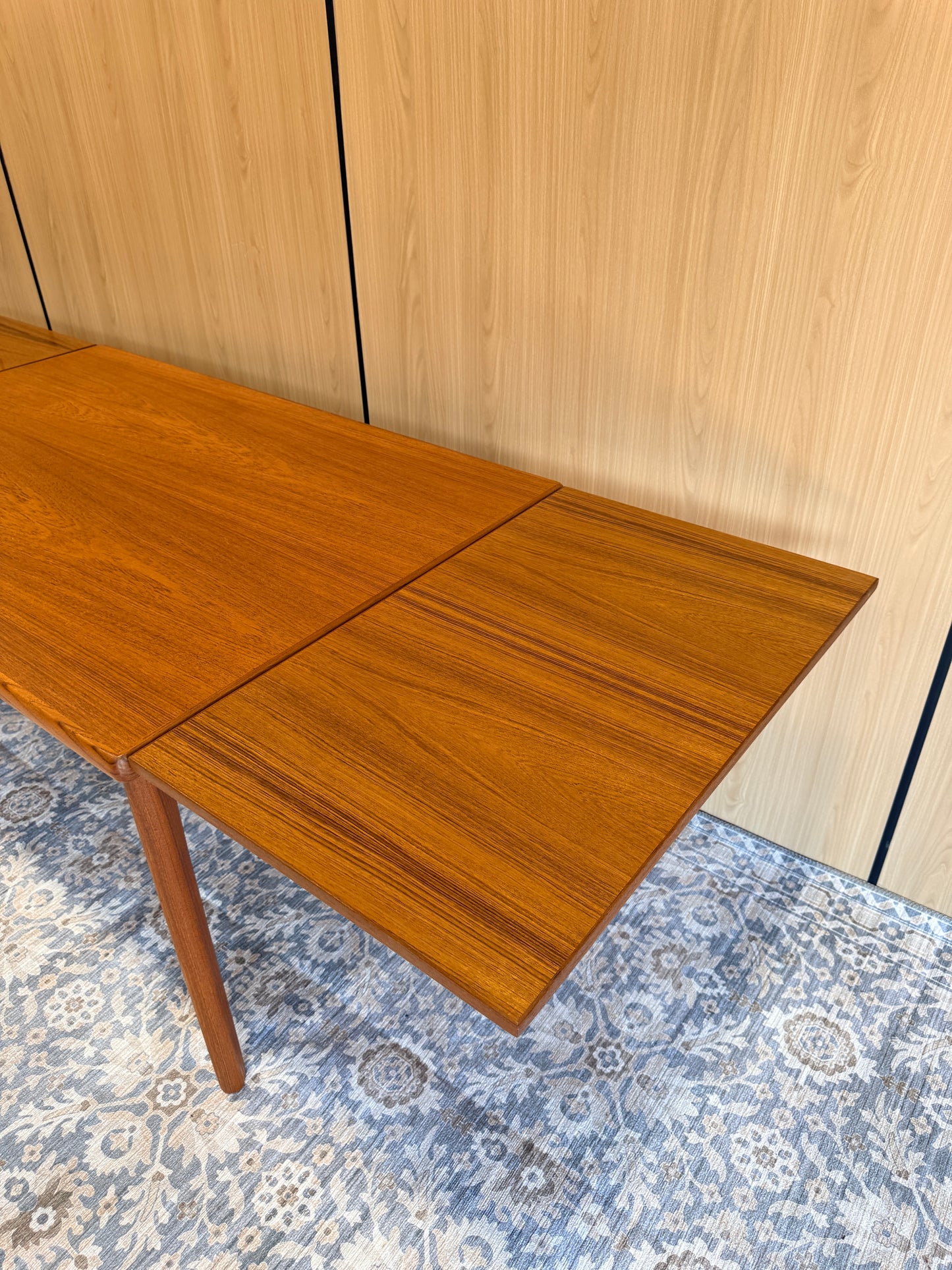Vejle Stole Dining Table
