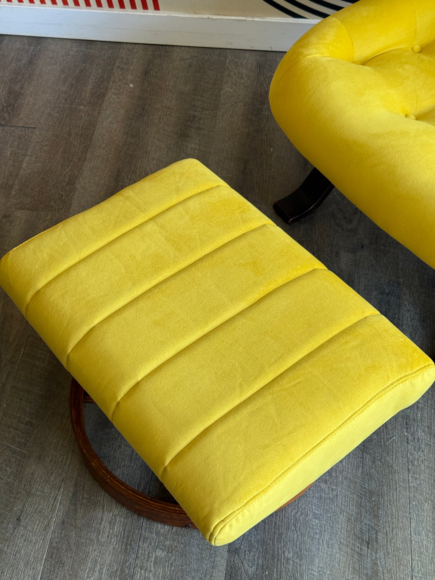 Vintage Yellow Westnofa Lounge Chair with Ottoman