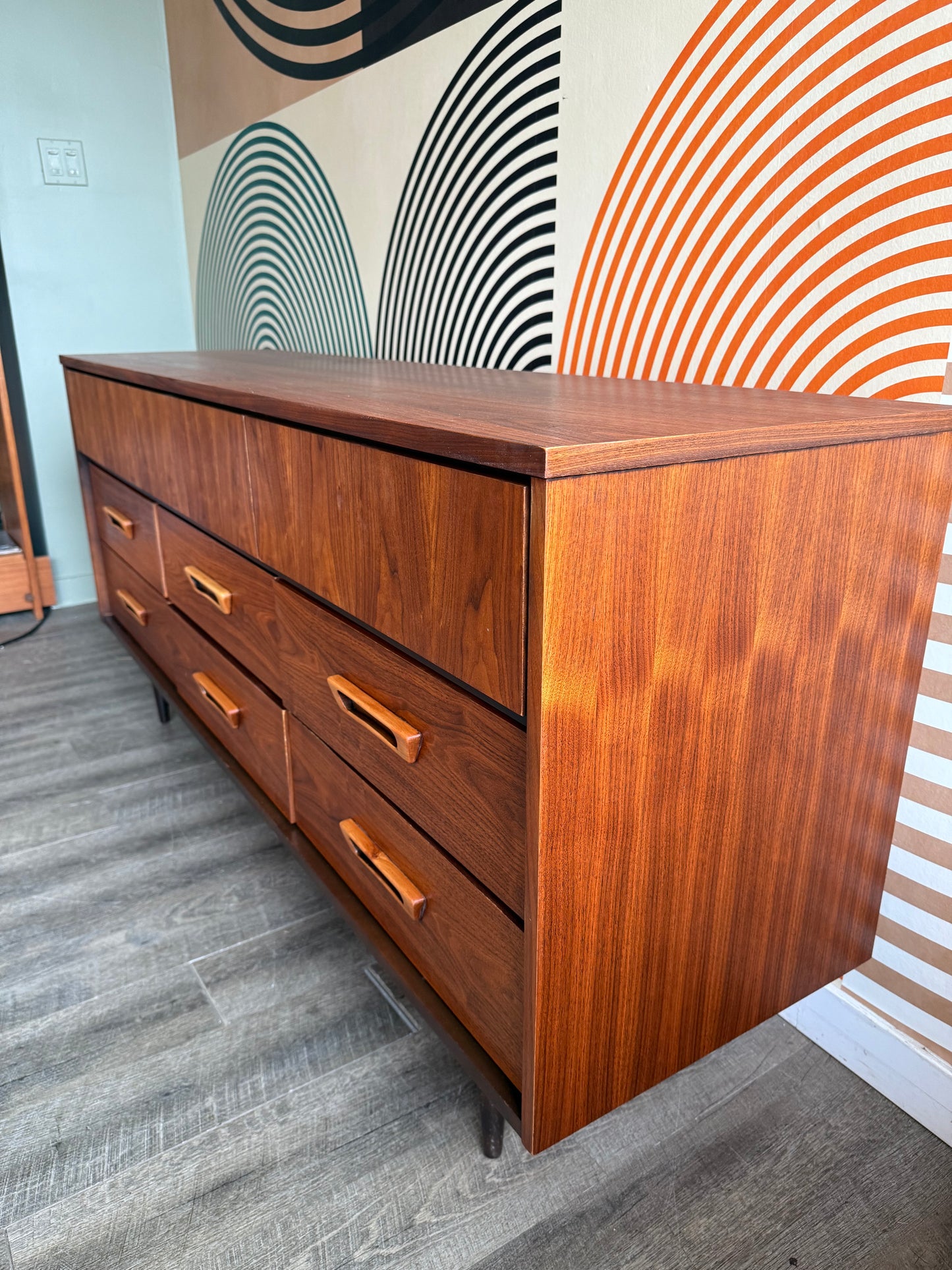 Vintage Vic-Art 9 Drawer Dresser