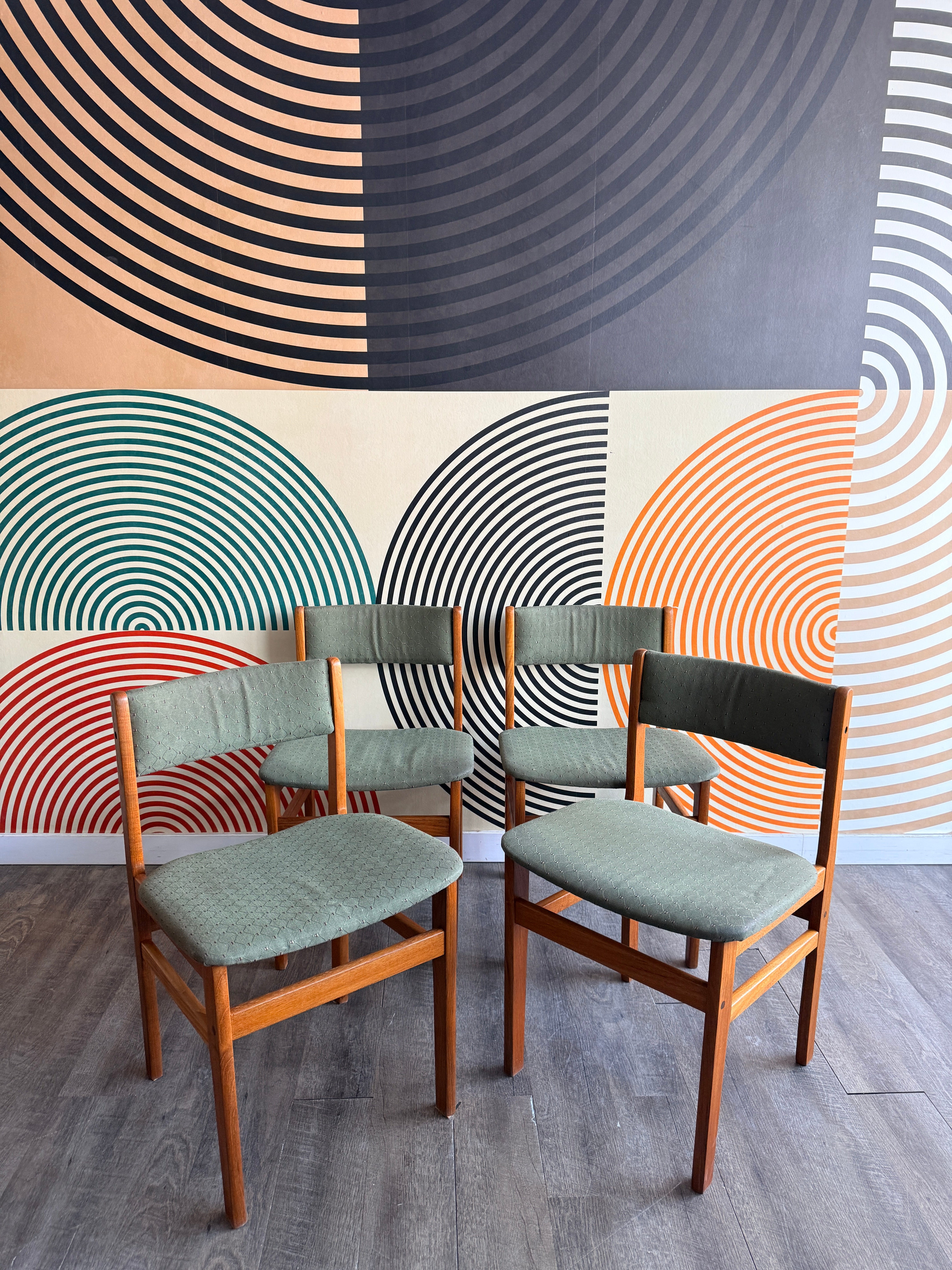 ダイニングチェア Old Teak Chair Set of 4 Vintage Teak Dining Chairs – DDStudiosLoft