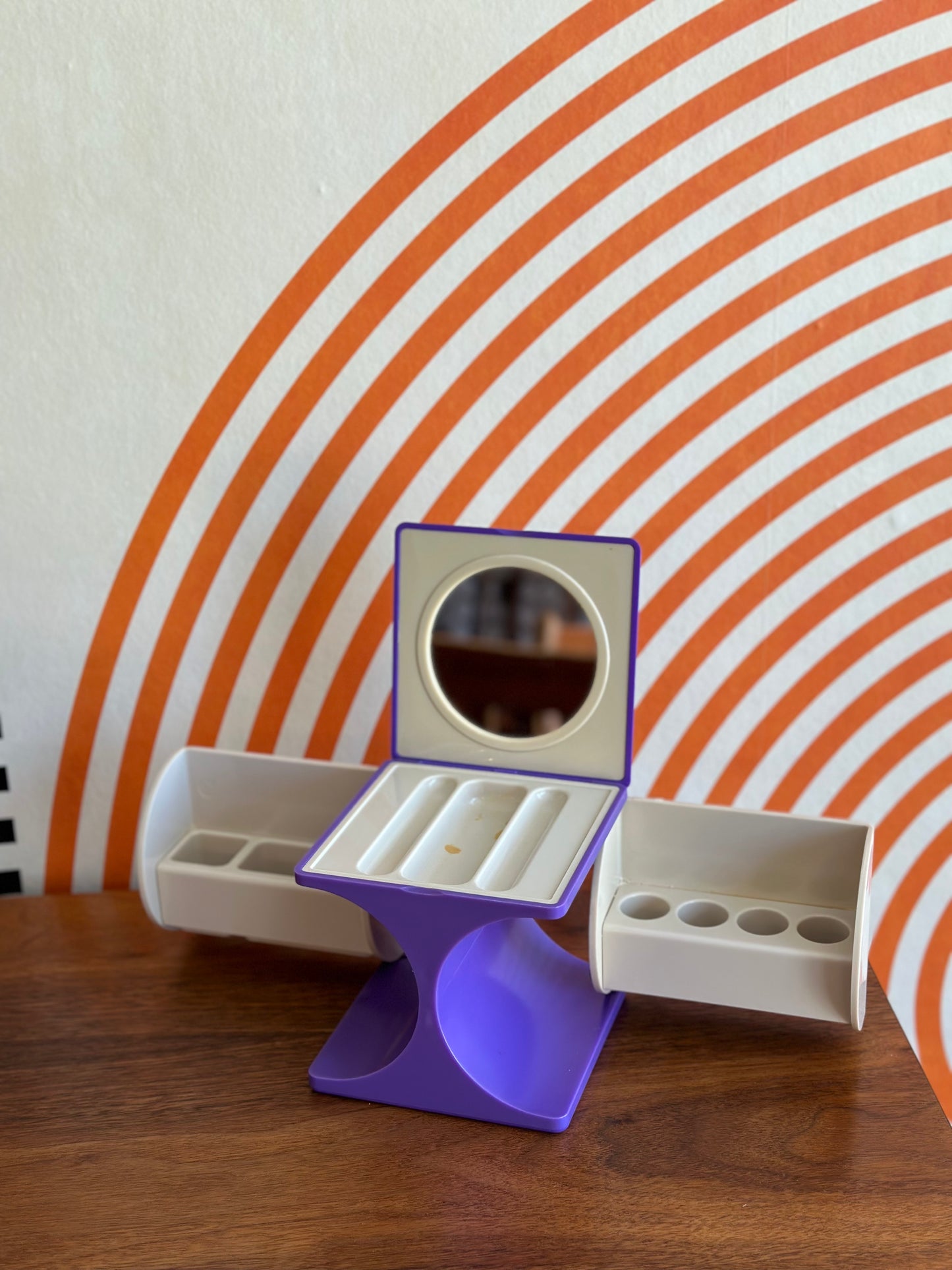 Vintage 1970s Plastic Cube Make-up Case