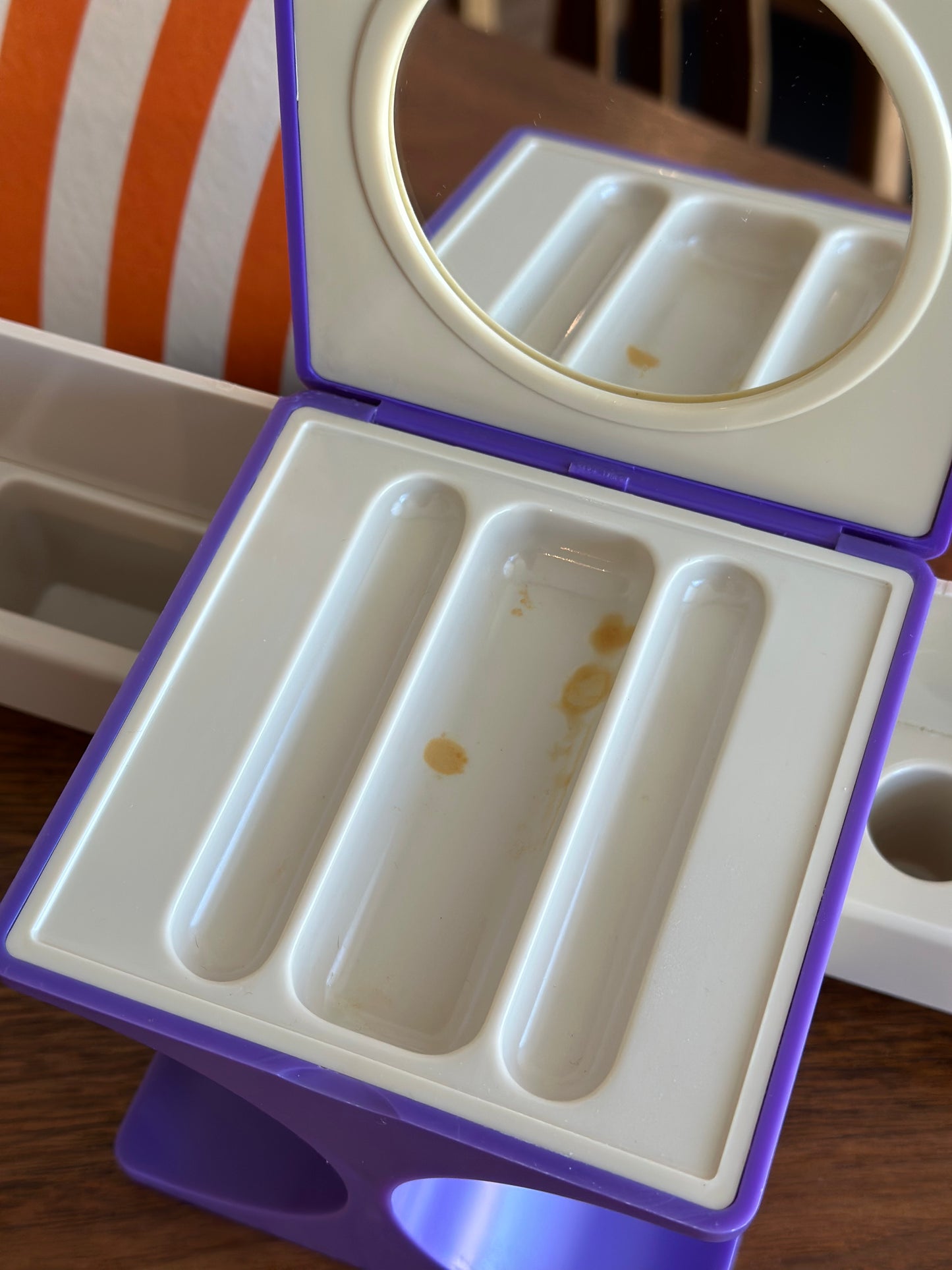 Vintage 1970s Plastic Cube Make-up Case