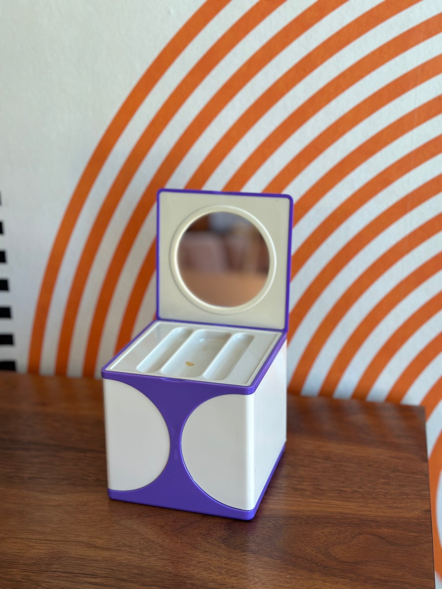 Vintage 1970s Plastic Cube Make-up Case