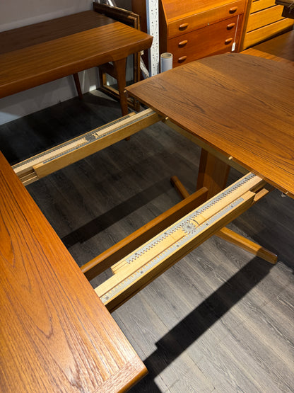 Vintage Extendable Teak Dining Table by Nordic Furniture
