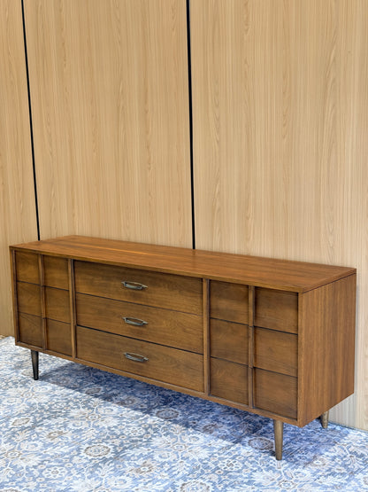 Vintage Walnut 9-Drawer Dresser by Deilcraft