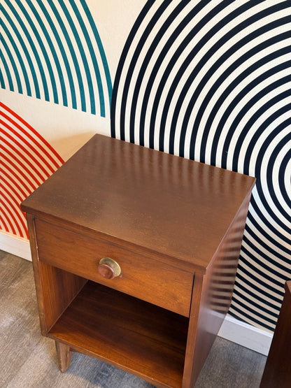 Pair of Vintage Walnut Nightstands by Knechtel