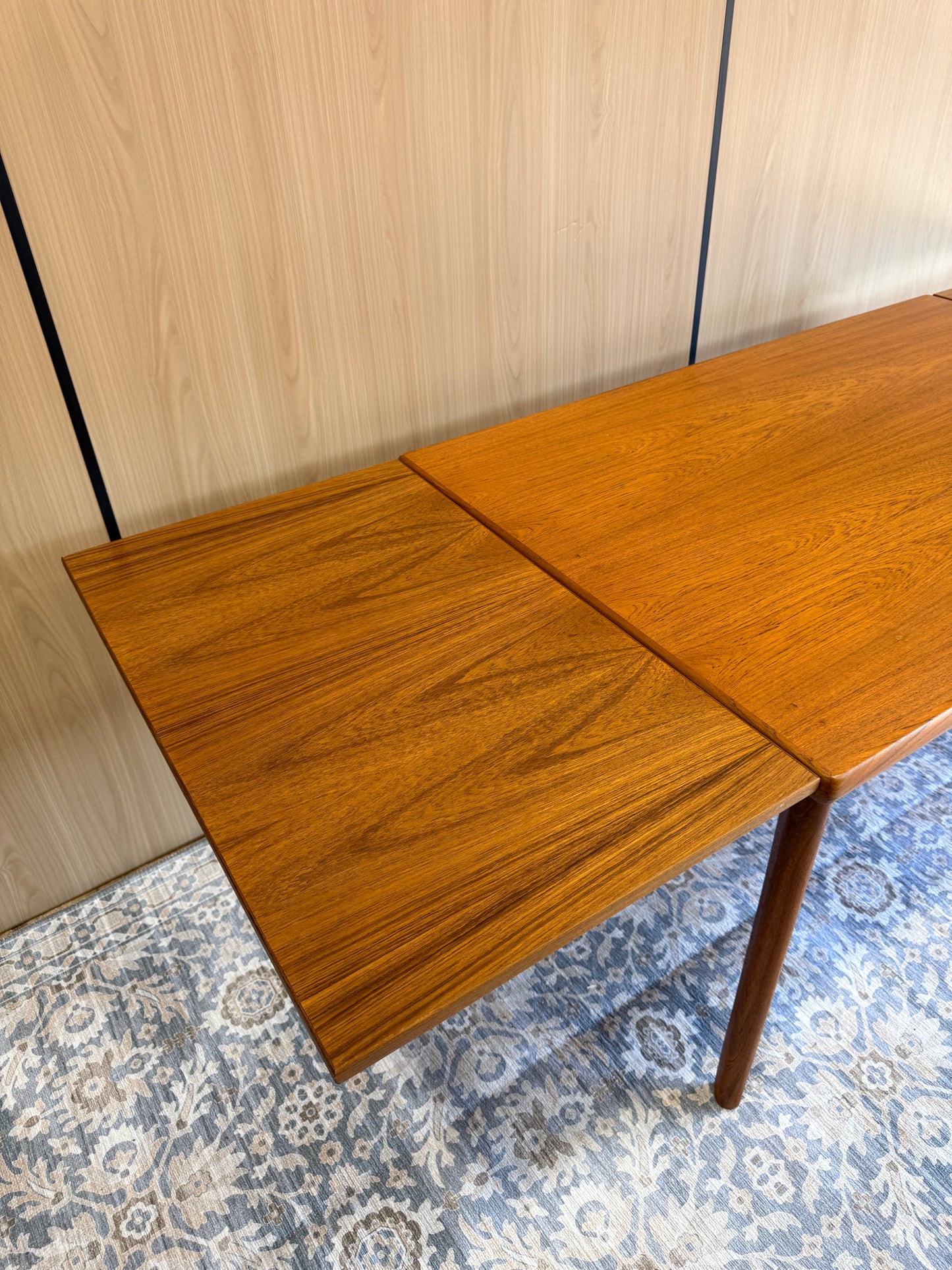 Vejle Stole Dining Table