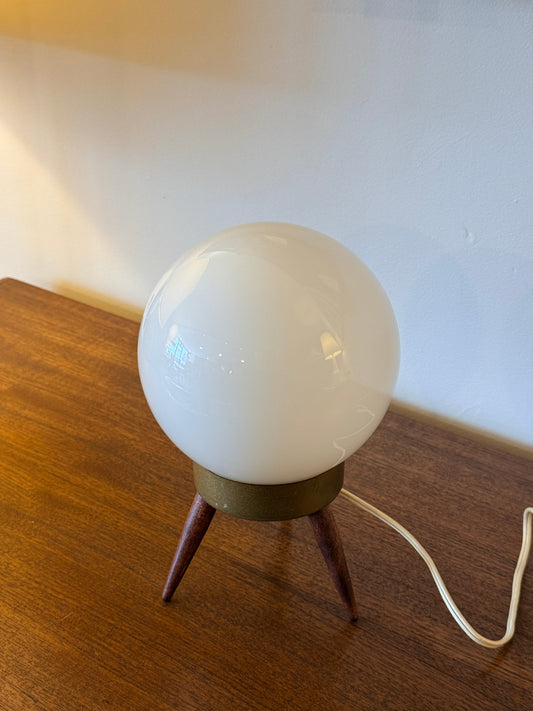 Vintage Midcentury Modern Tri-pod Table Lamp