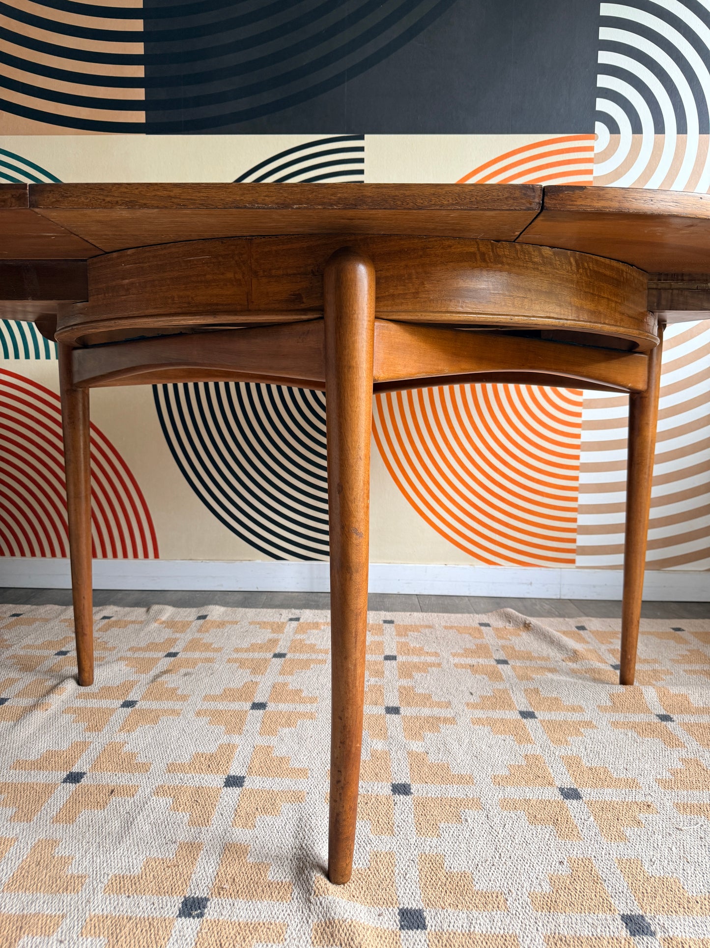 Vintage Round Dining Table with 1 Leaf