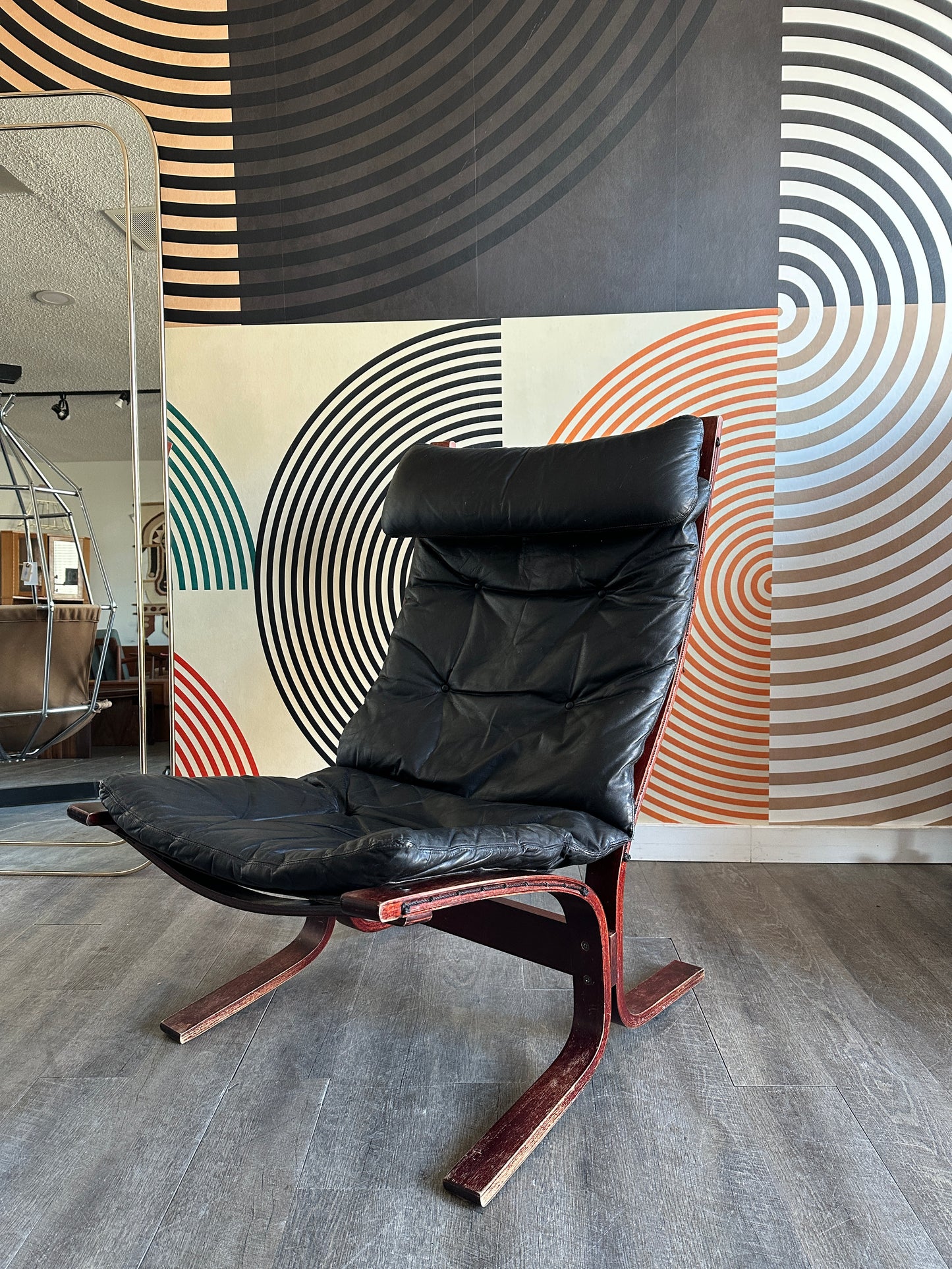 Vintage Black Leather Siesta Chair