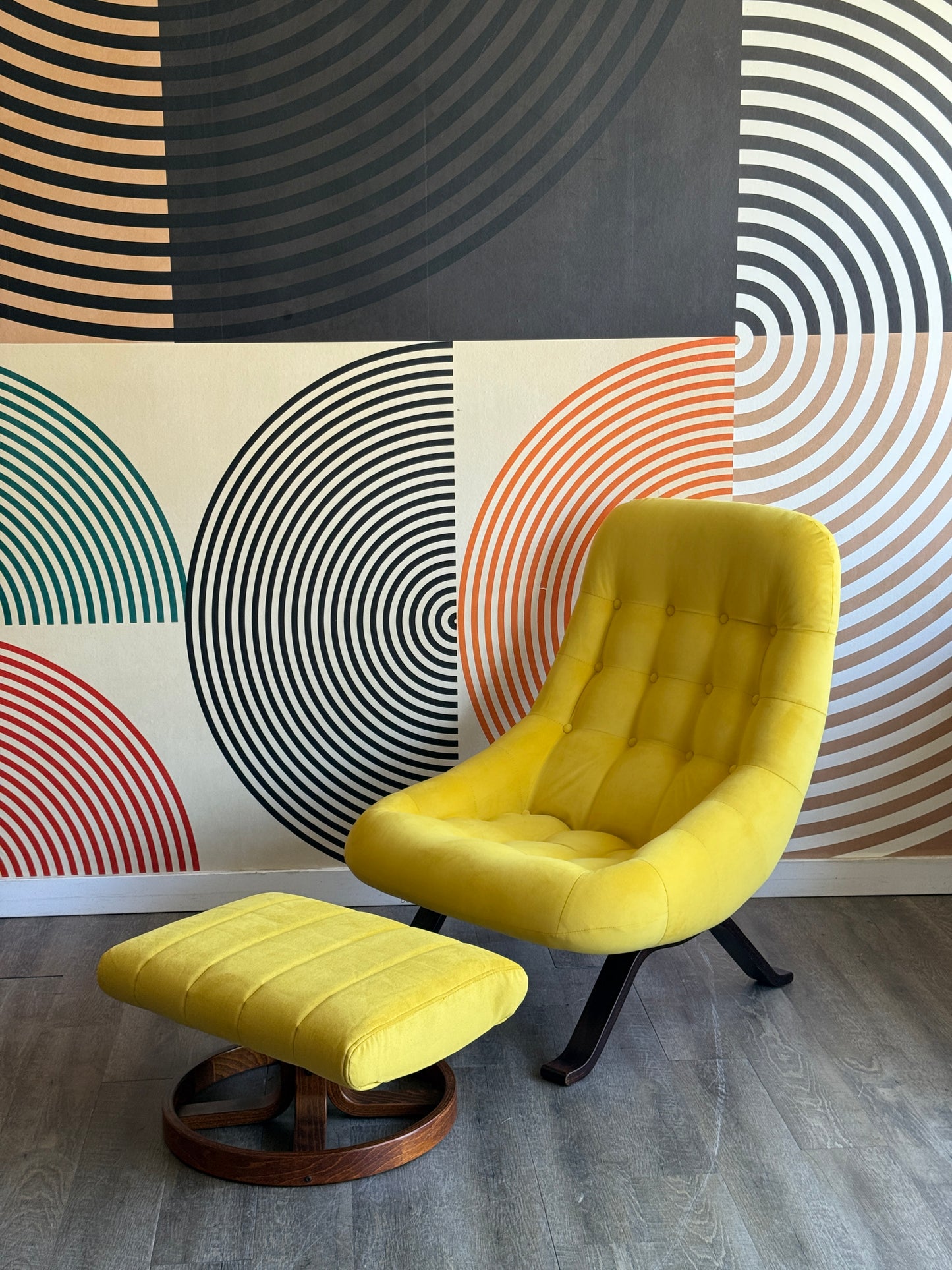 Vintage Yellow Westnofa Lounge Chair with Ottoman