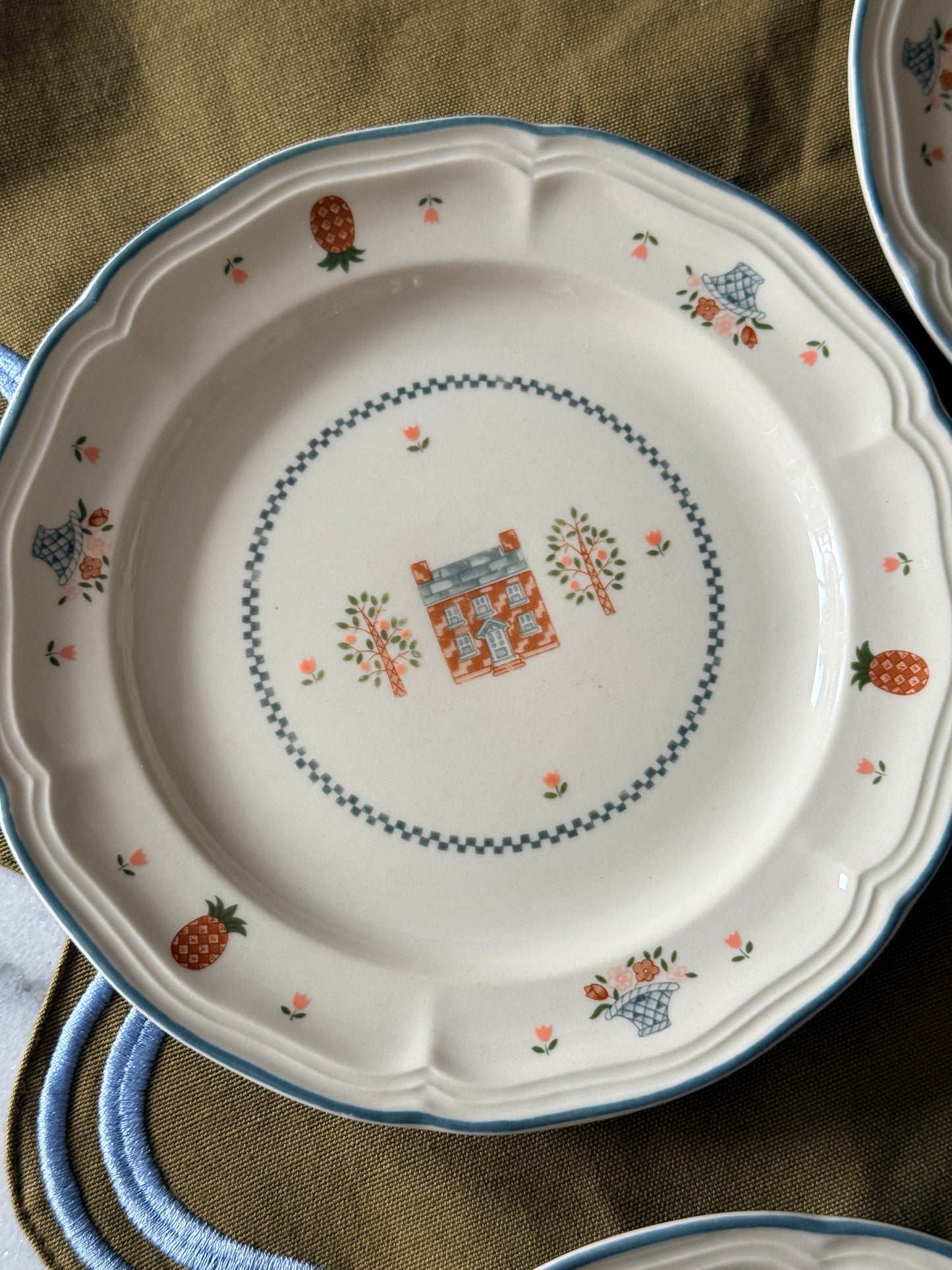 Set of 4 Vintage Cottage Stoneware Plates 7.5”