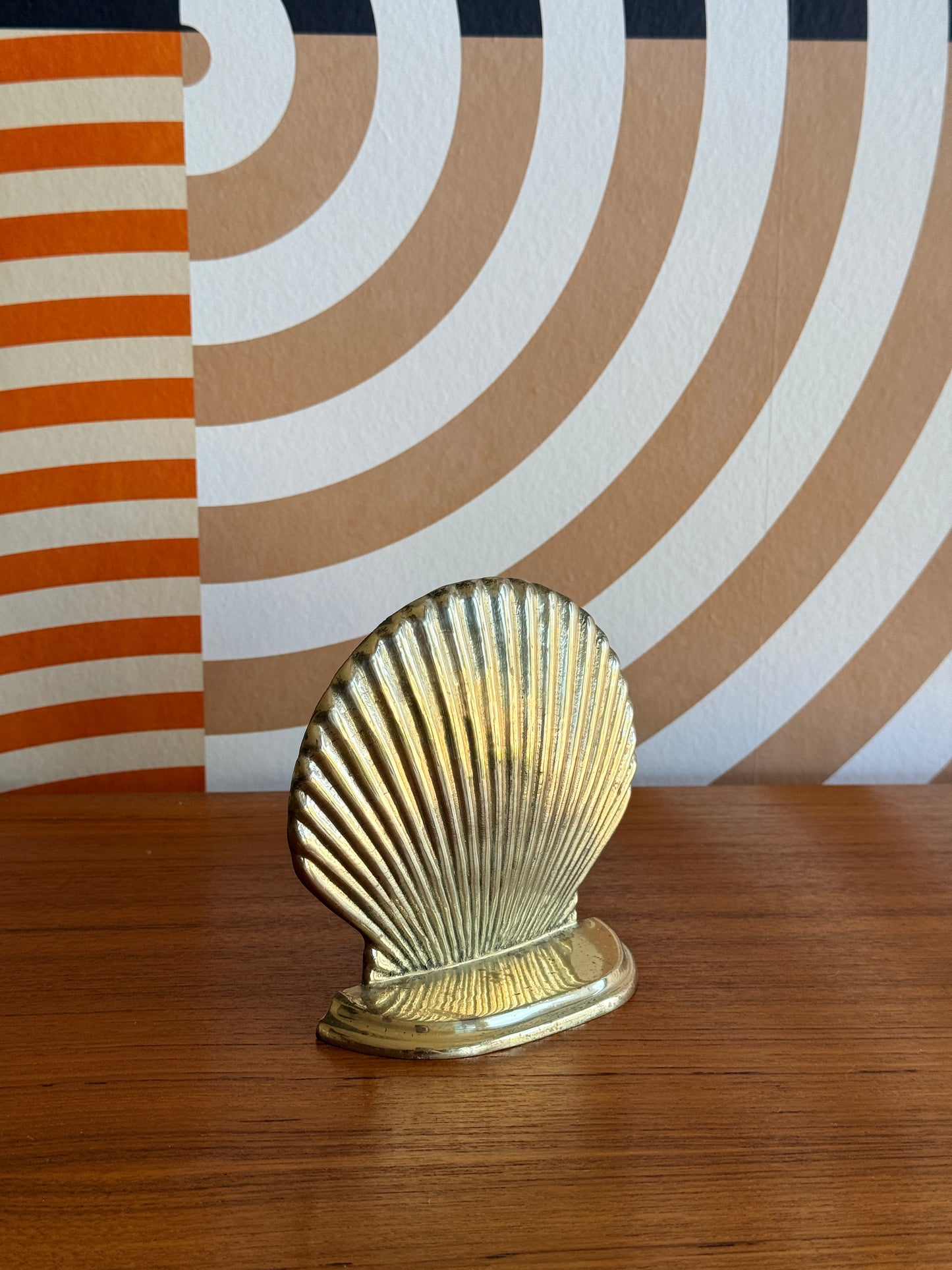 Single Brass Clam Shell Bookend
