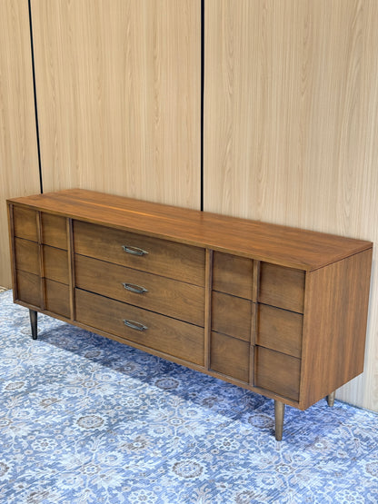 Vintage Walnut 9-Drawer Dresser by Deilcraft