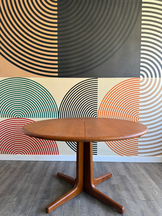 Vintage Round Teak Dining Table with 1 Leaf