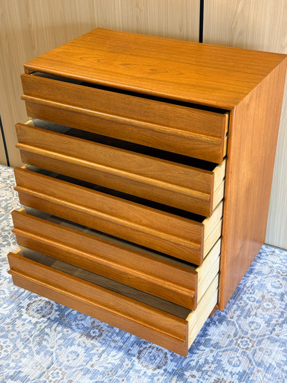 Vintage Teak 5 Drawer Dresser