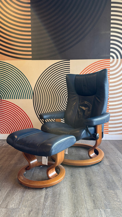 Vintage Ekornes Stressless Leather Recliner & Ottoman – Medium