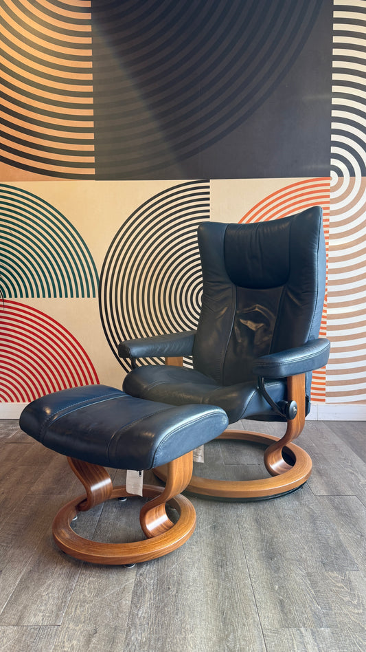Vintage Ekornes Stressless Leather Recliner & Ottoman – Medium