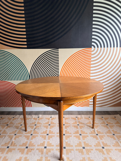 Vintage Round Dining Table with 1 Leaf