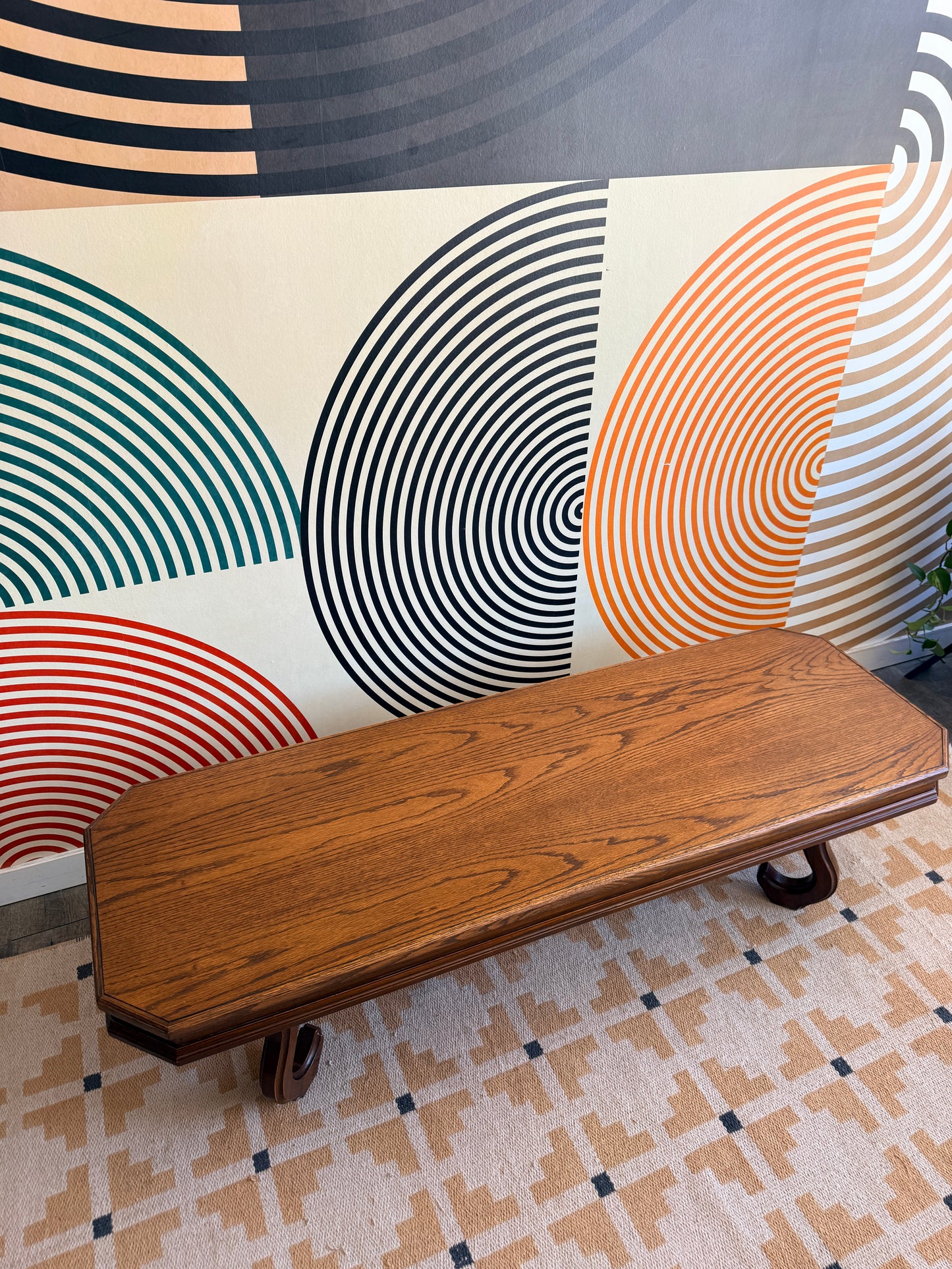 Vintage Traditional Wood Coffee Table with Sculpted Legs