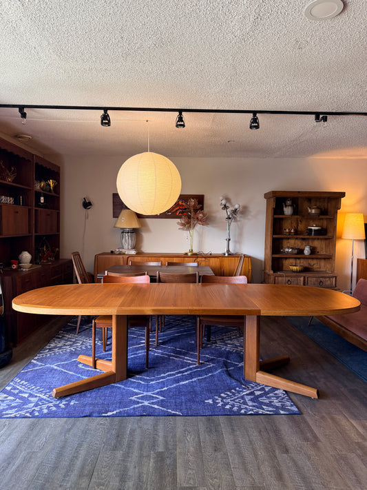 Extendable Teak Dining Table with 2 Leaves