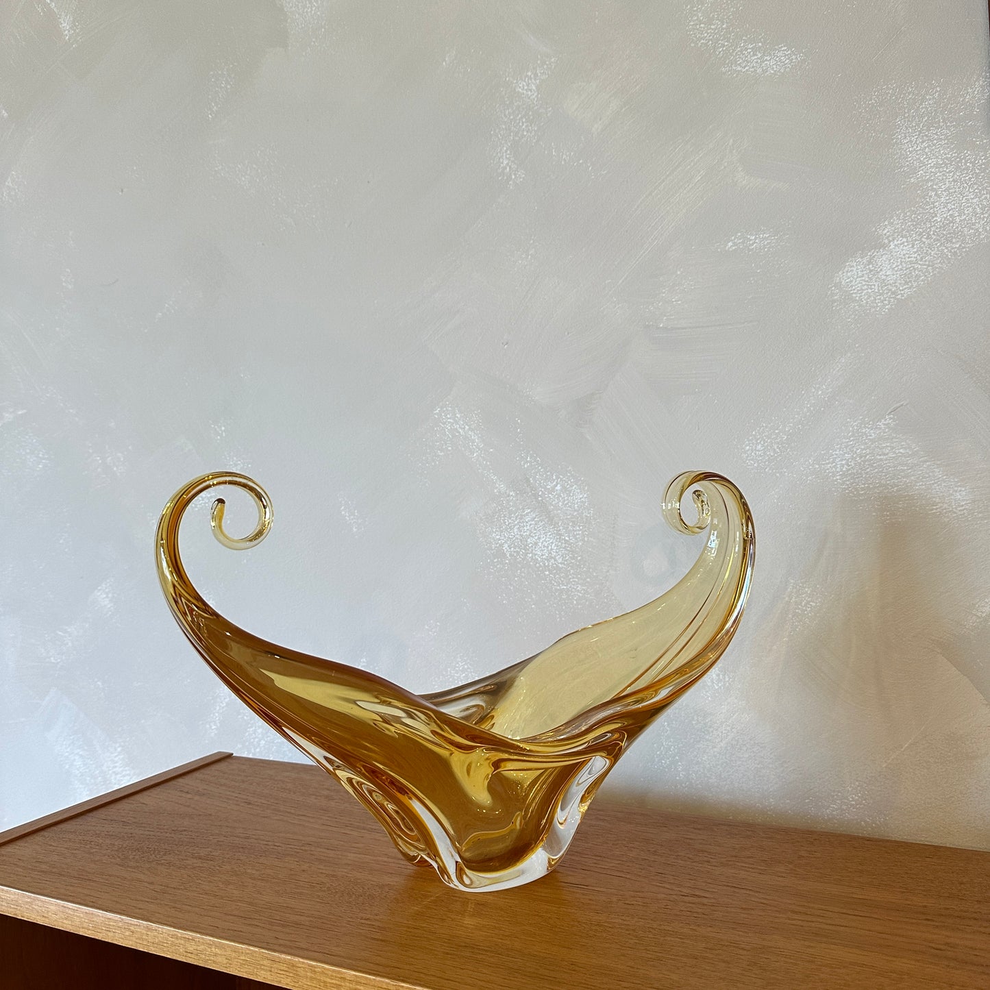 Vintage Chalet Art Glass Centrepiece