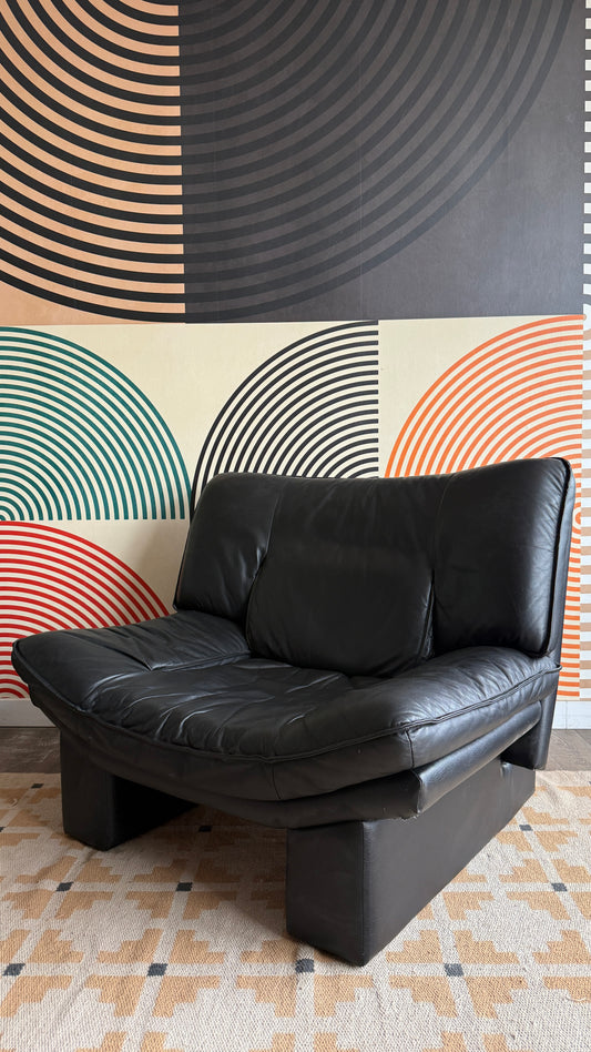 Vintage 1980s Italian Black Leather Lounge Chair designed by Nicoletti Salotti