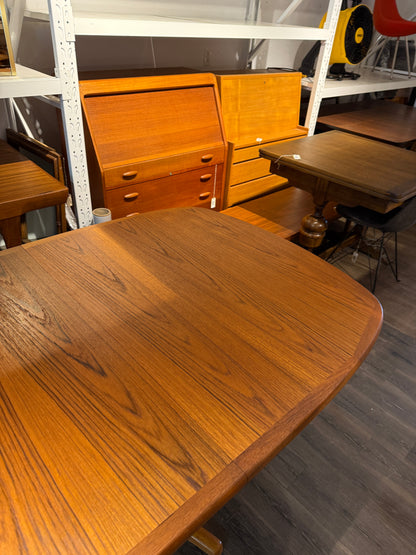 Vintage Extendable Teak Dining Table by Nordic Furniture