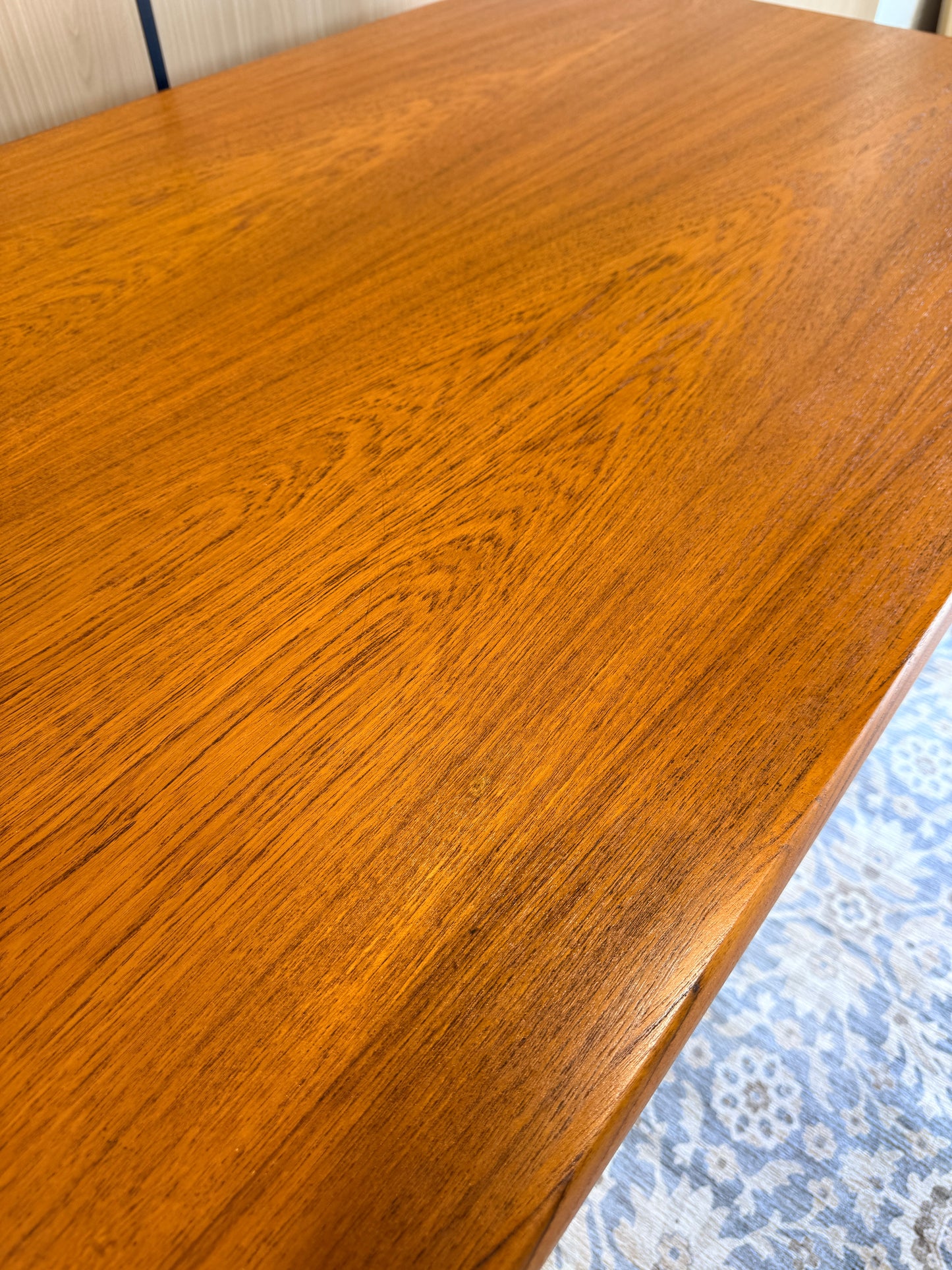 Vejle Stole Dining Table