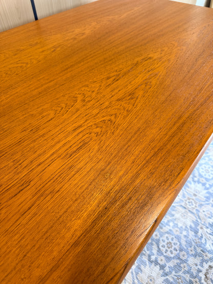 Vejle Stole Dining Table