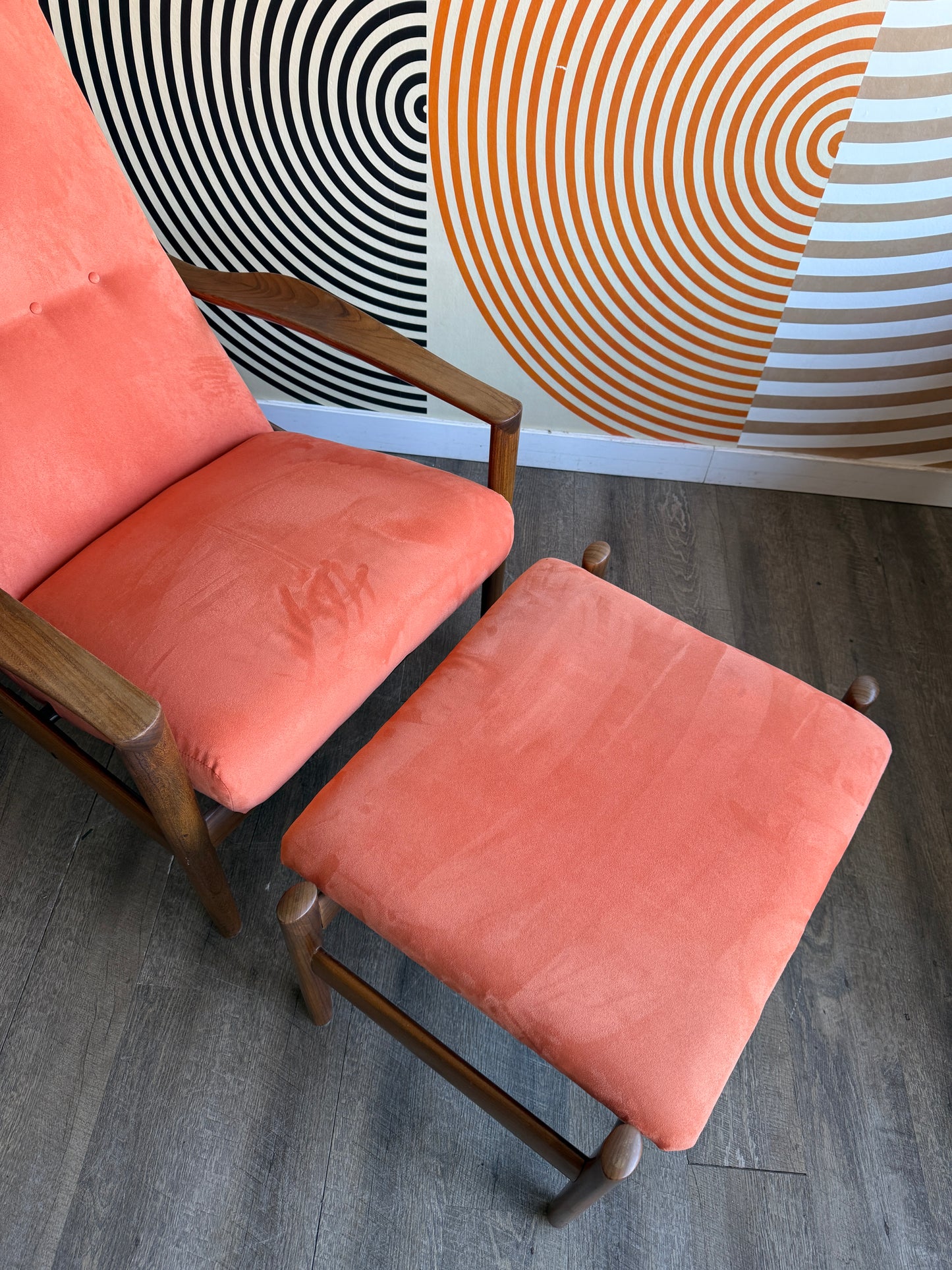 Vintage Midcentury Modern Lounge Chair and Ottoman