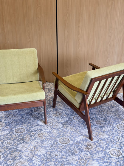 Vintage Midcentury Modern Walnut Lounge Chair