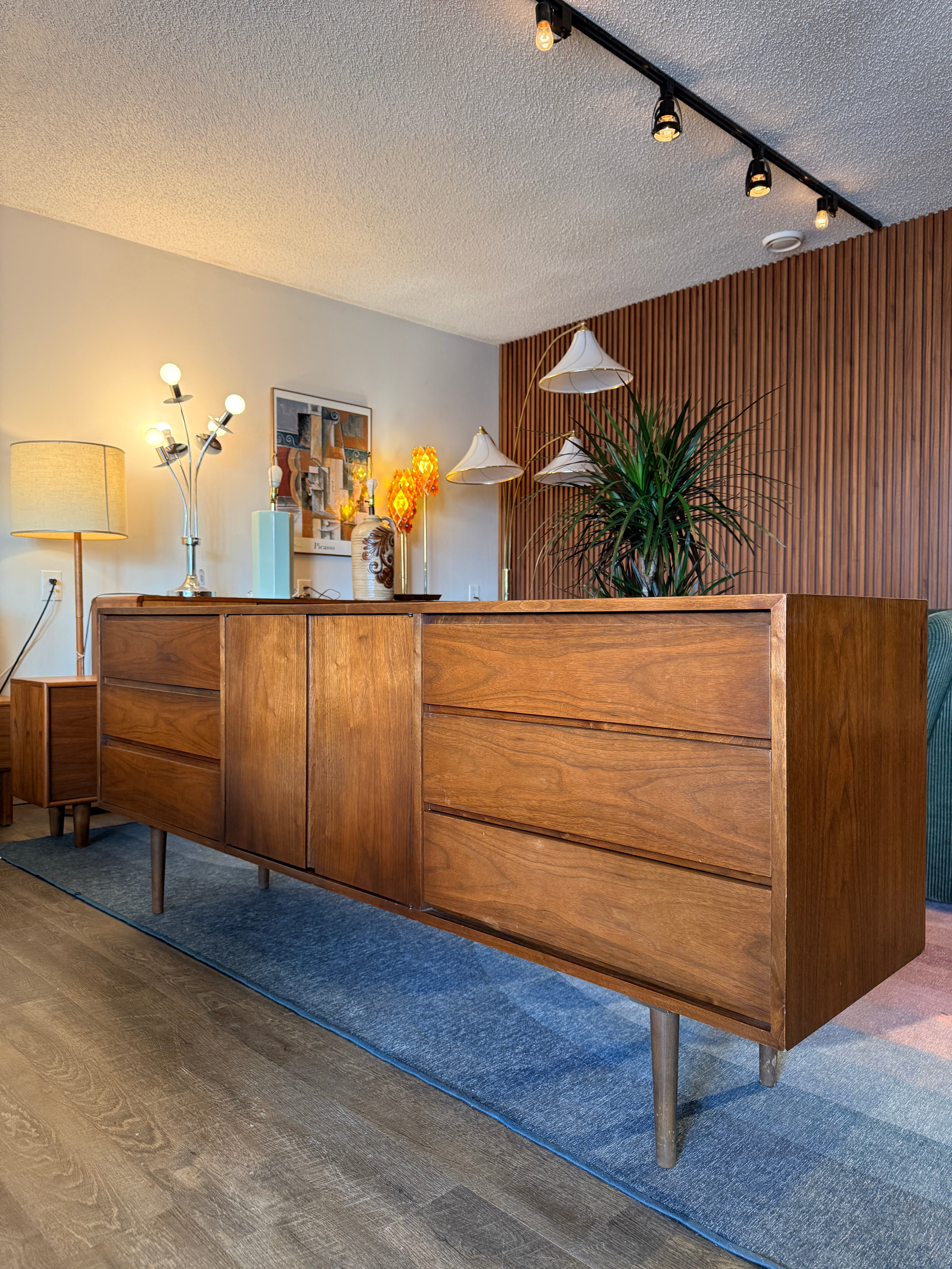 Vintage Walnut 1960s Credenza – DDStudiosLoft