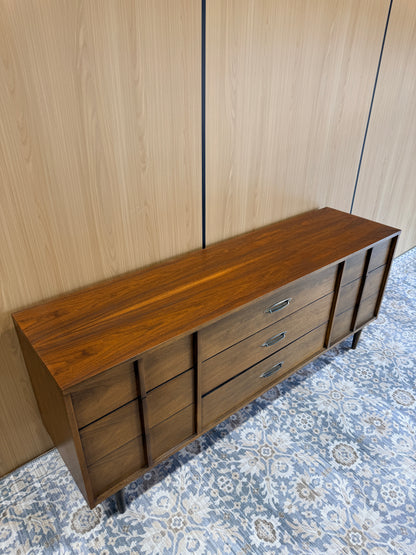 Vintage Walnut 9-Drawer Dresser by Deilcraft