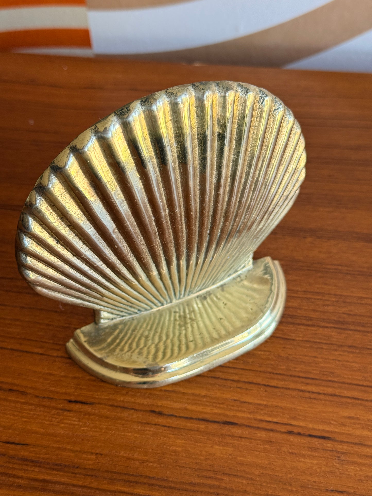 Single Brass Clam Shell Bookend