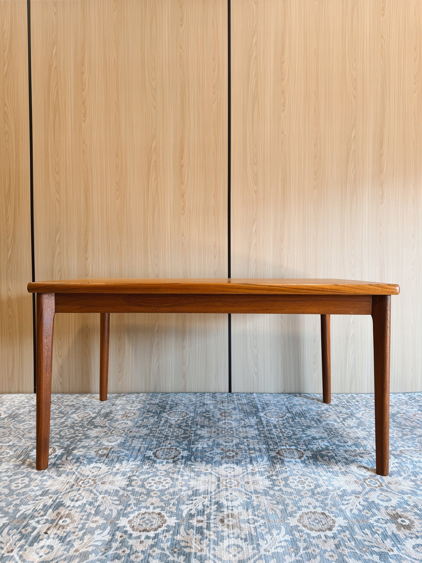 Vejle Stole Dining Table