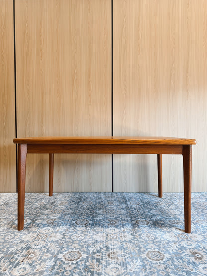 Vejle Stole Dining Table