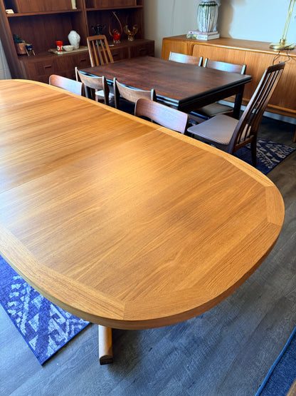 Extendable Teak Dining Table with 2 Leaves