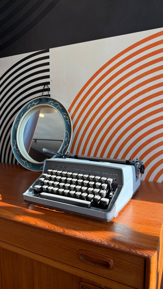 Vintage Remington Travel-Riter Deluxe Typewriter