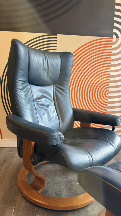 Vintage Ekornes Stressless Leather Recliner & Ottoman – Medium