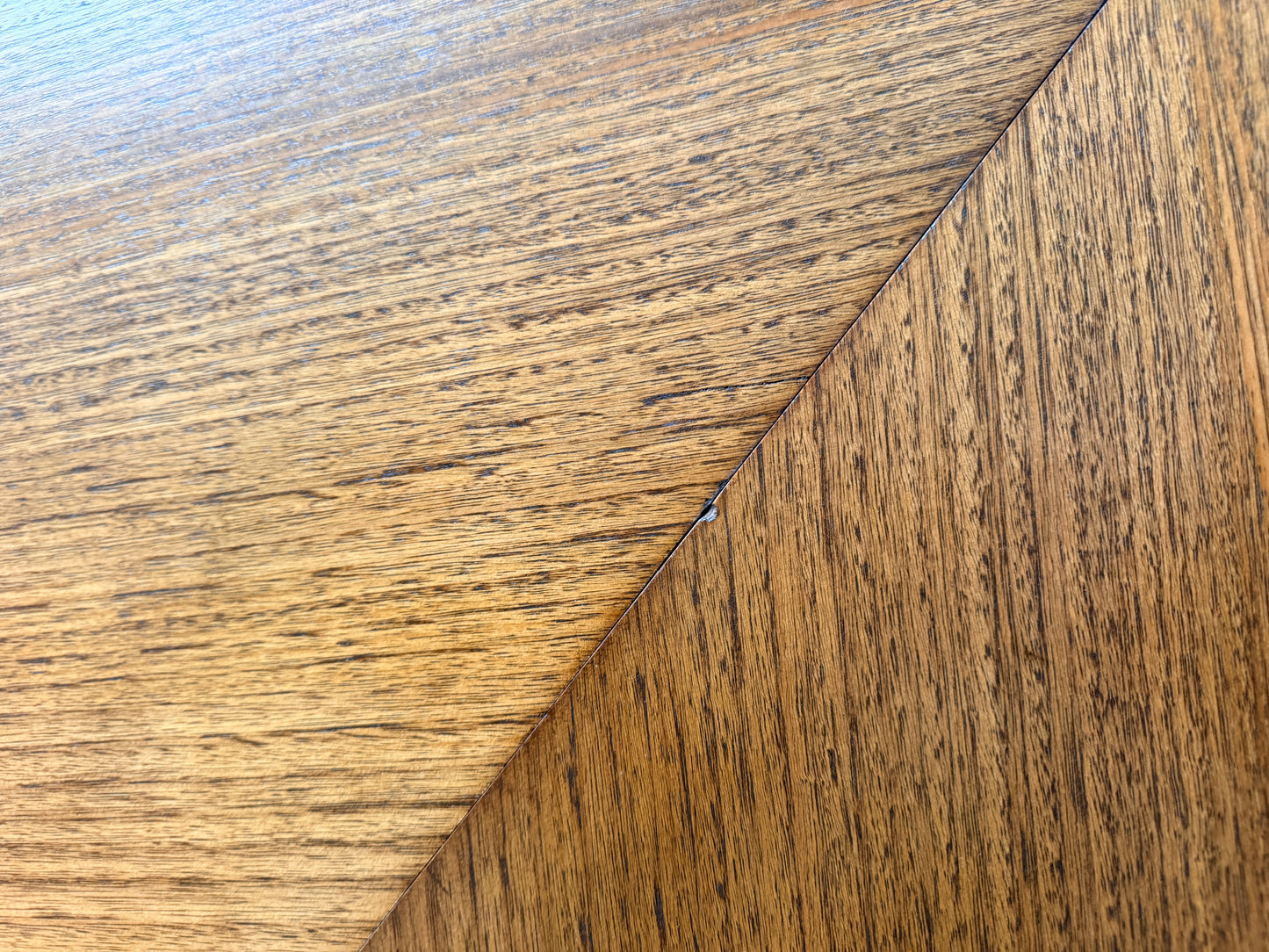 Vintage Round Dining Table with 1 Leaf