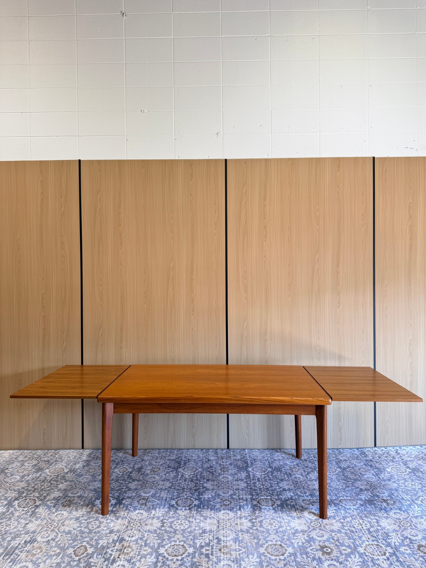Vejle Stole Dining Table