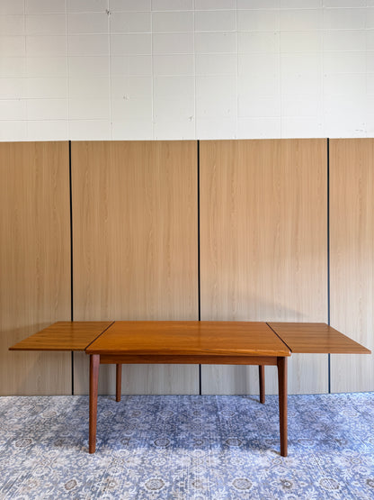 Vejle Stole Dining Table
