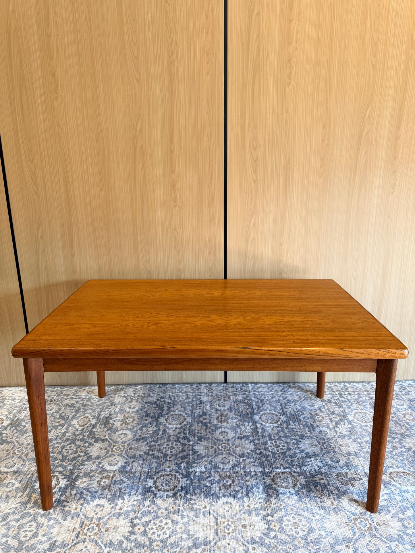 Vejle Stole Dining Table