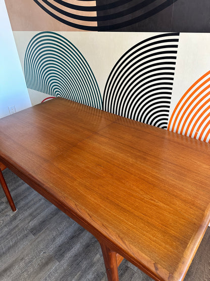 Extendable Teak Table Model 207 by Arne Hovmand-Olsen for Mogens Kold 1960